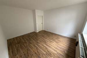 Ruhige 4-Zimmer-Wohnung mit Wintergarten, Einbauküche und Garten an der EGA! WG-geeignet – Die vollständige Adresse der Immobilie erhältst du vom Anbieter., 99094 Hochheim, Erfurt – Vorschaubild 11