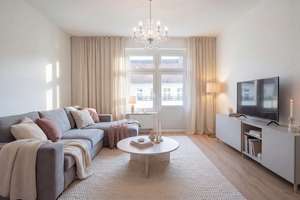 Erstbezug nach Sanierung: Attraktive, lichtdurchflutete 2-Zimmer-Wohnung I Balkon & Tageslicht-Bad – Althoffstraße 4, 12169 Steglitz, Berlin – Vorschaubild 1