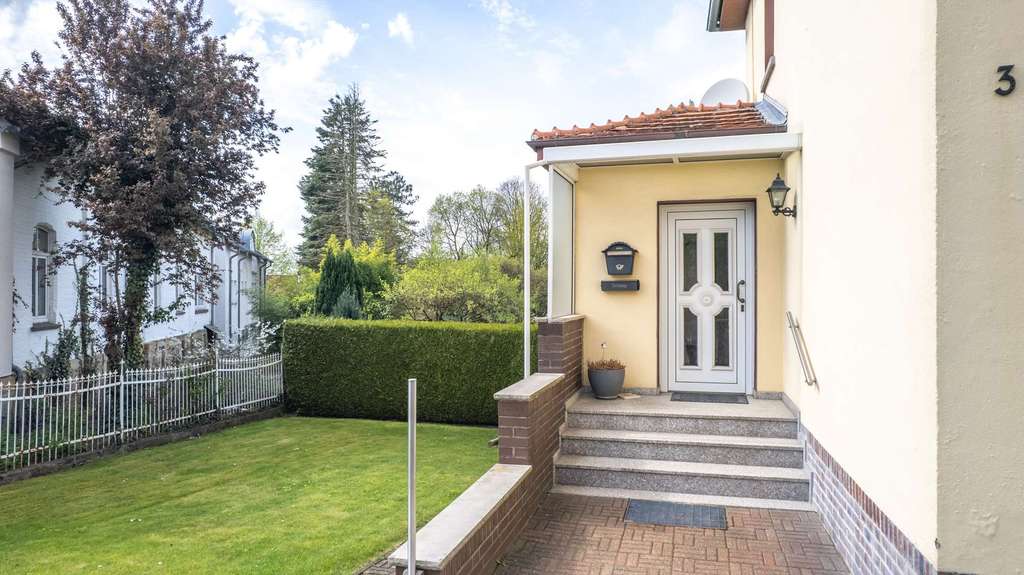 Immobilie in Obernkirchen - Großzügiges Einfamilienhaus mit idyllischem Garten und vielseitigem Raumangebot - Bild 3