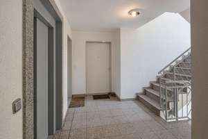 Helle 2-Zimmer-Wohnung mit Balkon, Aufzug & Tiefgarage – gepflegtes Wohnhaus – Stettiner Straße 13, 13357 Gesundbrunnen, Berlin – Vorschaubild 2
