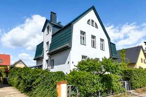 Wird bezugsfrei: Modernisierte 4-Zimmer-Wohnung mit Garten-Oase & Outdoorküche in Berlin Blankenburg