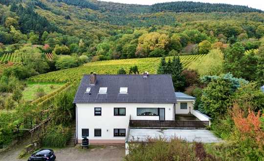 Charmantes und großzügiges Einfamilienhaus mit wunderschönem Blick über die Weinberge in Weyher