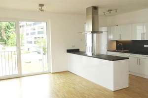 Bodentiefe Fenster - sehr helle, repräsentative 2 Zimmer Wohnung mit Einbauküche und Loggia – An der Lingenmühle 6, 41061 Gladbach, Mönchengladbach – Vorschaubild 10