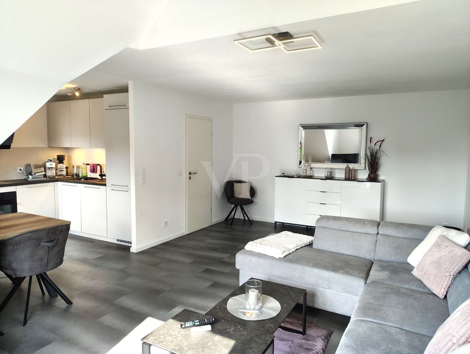 Immobilie in Oestrich-Winkel - Geschmackvoll modernisierte Maisonettewohnung in Rheinnähe - Einziehen und sich wohlfühlen! - Bild 0