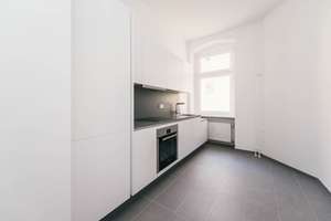 sanierte 3 Zimmer Wohnung mit EBK und Wannenbad – Bastianstraße 20, 13357 Gesundbrunnen, Berlin – Vorschaubild 1
