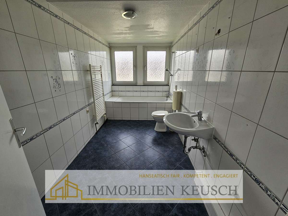 Immobilie in Achim - Helle 4-Zimmer-Wohnung mit großem Wohn-Esszimmer und vielen Fenstern ! Ruhige & zentrale Lage - Bild 0
