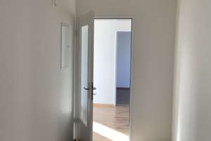 Ganz oben: : schöne  renovierte 3 Zimmer Whg. mit Essdiele und Südterrasse – Karl-Witthalm-Str. 25, 81375 Neuhadern, München – Vorschaubild 15