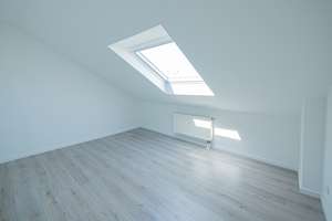 Helle Dachwohnung im Altbau - frisch renoviert, Tageslichtbad, schickes Laminat/Vinyl - bezugsfertig – Oederaner Straße 14, 1159 Löbtau-Nord, Dresden – Vorschaubild 9