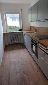 Moderne 2-Zimmer-Erdgeschosswohnung mit Terrasse &  Küche– 2024 komplett modernisiert, WG-geeignet
