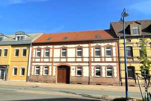 Zweifamilienhaus mit Charme  Ruhiger, uneinsehbarer Innenhof und Garagen in Goitzschenähe! – W.-Rathenau-Straße 39, 6749 Anhalt-Bitterfeld (Kreis) – Vorschaubild 1