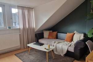 Dachgeschoss-Wohnung (2 Zi, Küche, Bad mit Dusche) in Bremen-Findorff