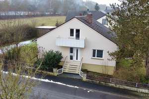 Schönes EFH in Top-Lage, stadtnah und trotzdem äußerst ruhig – Die vollständige Adresse der Immobilie erhältst du vom Anbieter., 97828 Marktheidenfeld – Vorschaubild 2