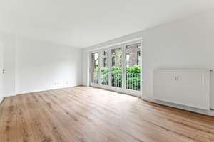 kernsanierte 2-Zimmer-Hochparterrewohnung in gepflegter  Wohnanlage, Erstbezug nach Sanierung – Die vollständige Adresse der Immobilie erhältst du vom Anbieter., 22297 Winterhude, Hamburg – Vorschaubild 3