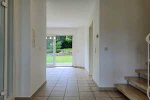 IDYLIC & SPACIOUS LIVING! Charming semi-detached house with secluded garden *Dog allowed* – Main-Taunus-Kreis – Vorschaubild 4