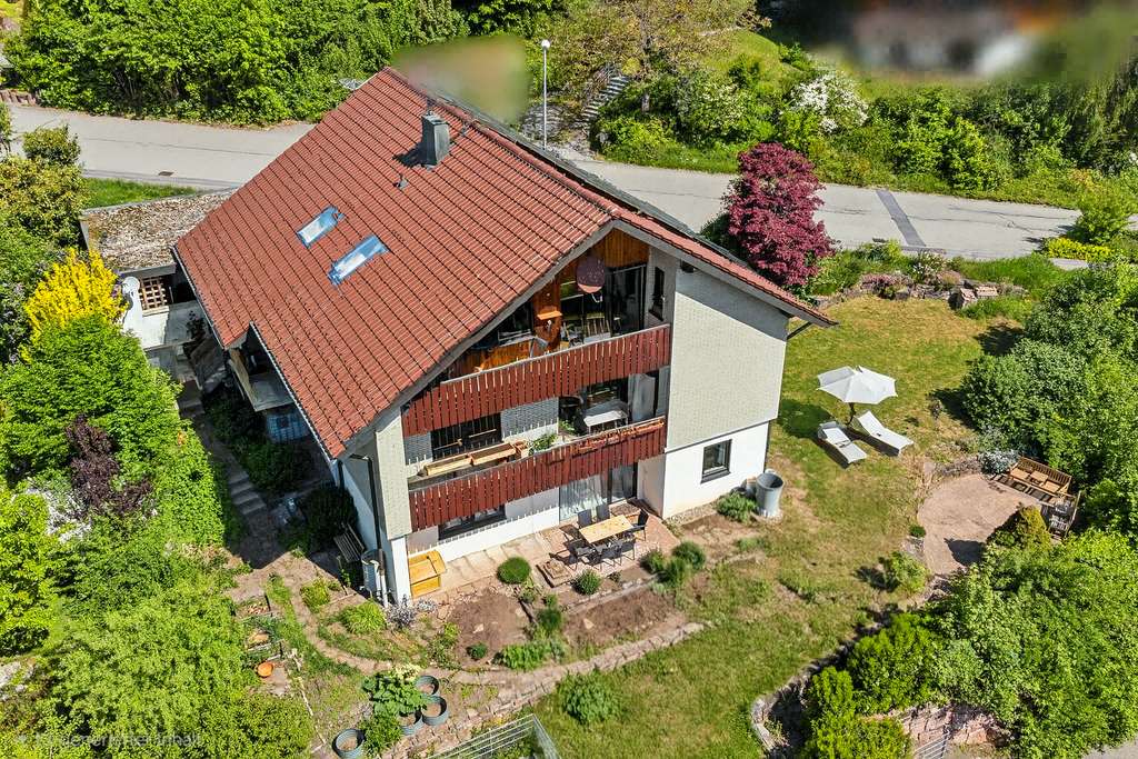 Immobilie in Unterreichenbach - Großzügiges Wohntalent mit maximaler Flexibilität in begehrter Aussichtslage - Bild 2