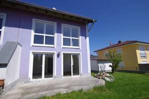 | Leben in schöner Lage| 

Gepflegte Doppelhaushälfte mit Garten, Garage und Ausbaureserve – Die vollständige Adresse der Immobilie erhältst du vom Anbieter., 93142 Maxhütte-Haidhof – Vorschaubild 7