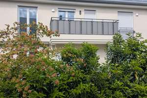 Sehr schöne, ruhige und helle 2-Zi.-Wohnung mit Balkon in Toplage Karlsfeld! KfW 55- Standard! – Blumenstr. 22, 85757 Karlsfeld – Vorschaubild 3