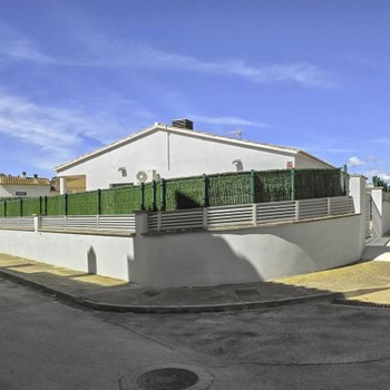 Renoviertes Einfamilienhaus mit Garten und Pool in Cistella