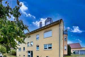 Gemütlich Wohnen unterm Dach in Holzhausen – Balkon, Tiefgarage & Kamin – 4288 Holzhausen, Leipzig – Vorschaubild 1