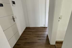 3 Zi. DG-Whg. mit herrlichem Blick in die Weinberge in Stuttgart-Obertürkheim mit EBK/ Strom in NK – Die vollständige Adresse der Immobilie erhältst du vom Anbieter., 70329 Obertürkheim (Ortsteil), Stuttgart – Vorschaubild 9