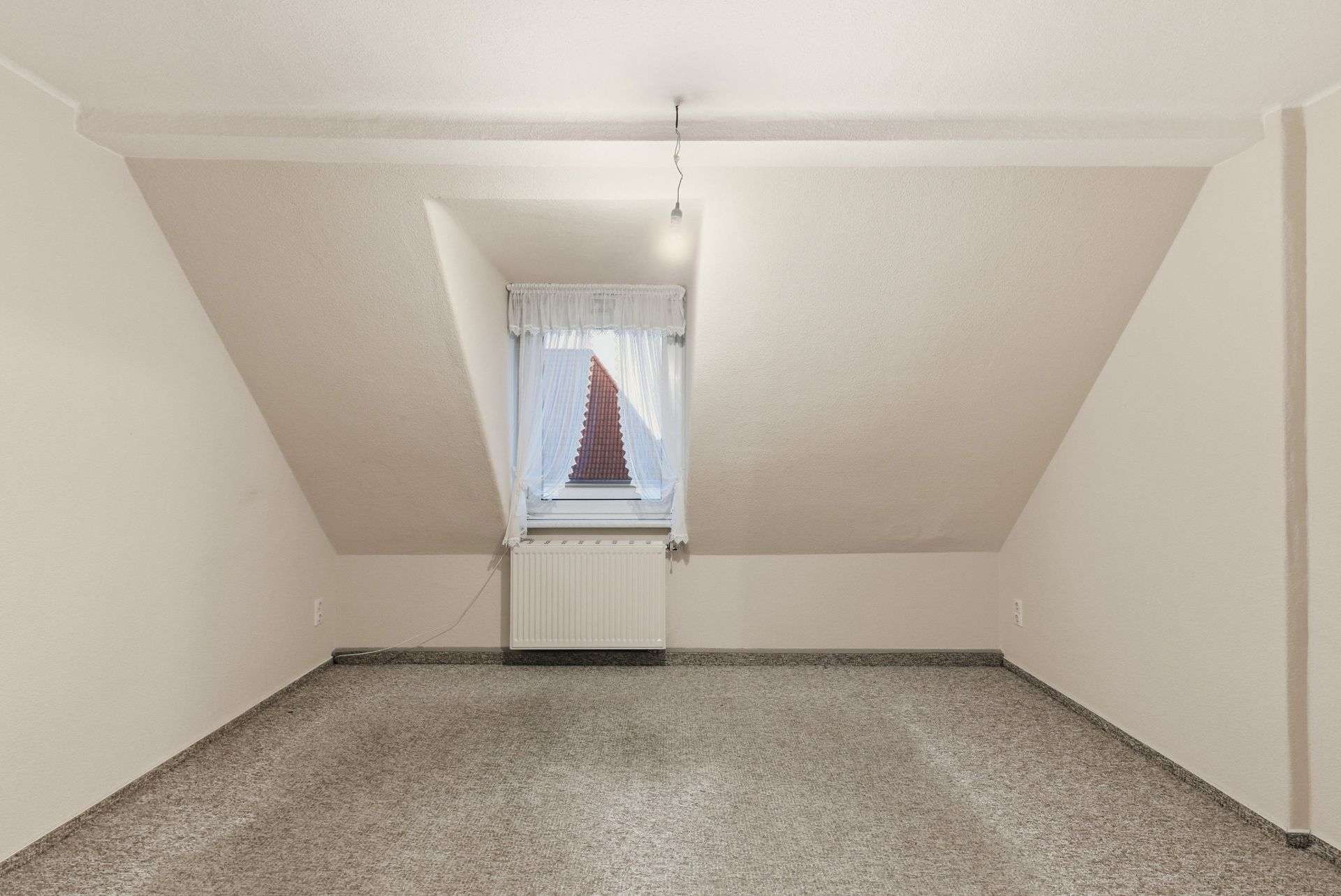 Immobilie in Gröditz - Geräumige 3 Raumwohnung mit extra viel Nutzfläche für Ihre Hobbys - Bild 0