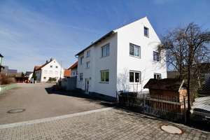 Vielseitiges Zweifamilienhaus in gepflegtem Zustand – ideal für Investoren oder Vermieter – Die vollständige Adresse der Immobilie erhältst du vom Anbieter., 89291 Holzheim – Vorschaubild 3