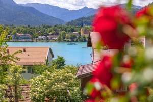 TEGERNSEE PUR - Liegenschaft mit traumhaftem Seeblick! Solider Bestand zum Umbau oder Neugestaltung – Die vollständige Adresse der Immobilie erhältst du vom Anbieter., 83684 Tegernsee – Vorschaubild 1