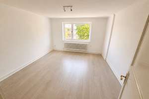 Helle 3-Zimmer-Wohnung – Holtenauer Straße / Arkaden / Brunswik, 3. OG, EBK, Tageslichtbad, Garten – Die vollständige Adresse der Immobilie erhältst du vom Anbieter., 24105 Brunswik, Kiel – Vorschaubild 3