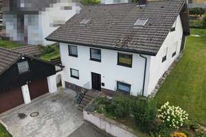 Einfamilienhaus mit ELW, gesamt 211 m² WFL, 751 m² Grundstück, Wintergarten u. Doppelgarage – Birkenstraße 7, 74850 Schefflenz – Vorschaubild 1