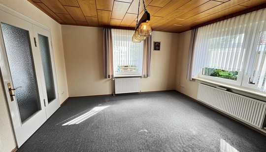 Bild von Charmantes Einfamilienhaus mit Keller und Garage – viel Potenzial für Ihr neues Zuhause in -Oberg