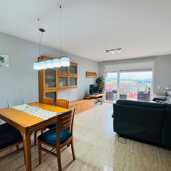 **Doppelhaushälfte zu verkaufen in Figueres - Ideal für Ihre Familie**