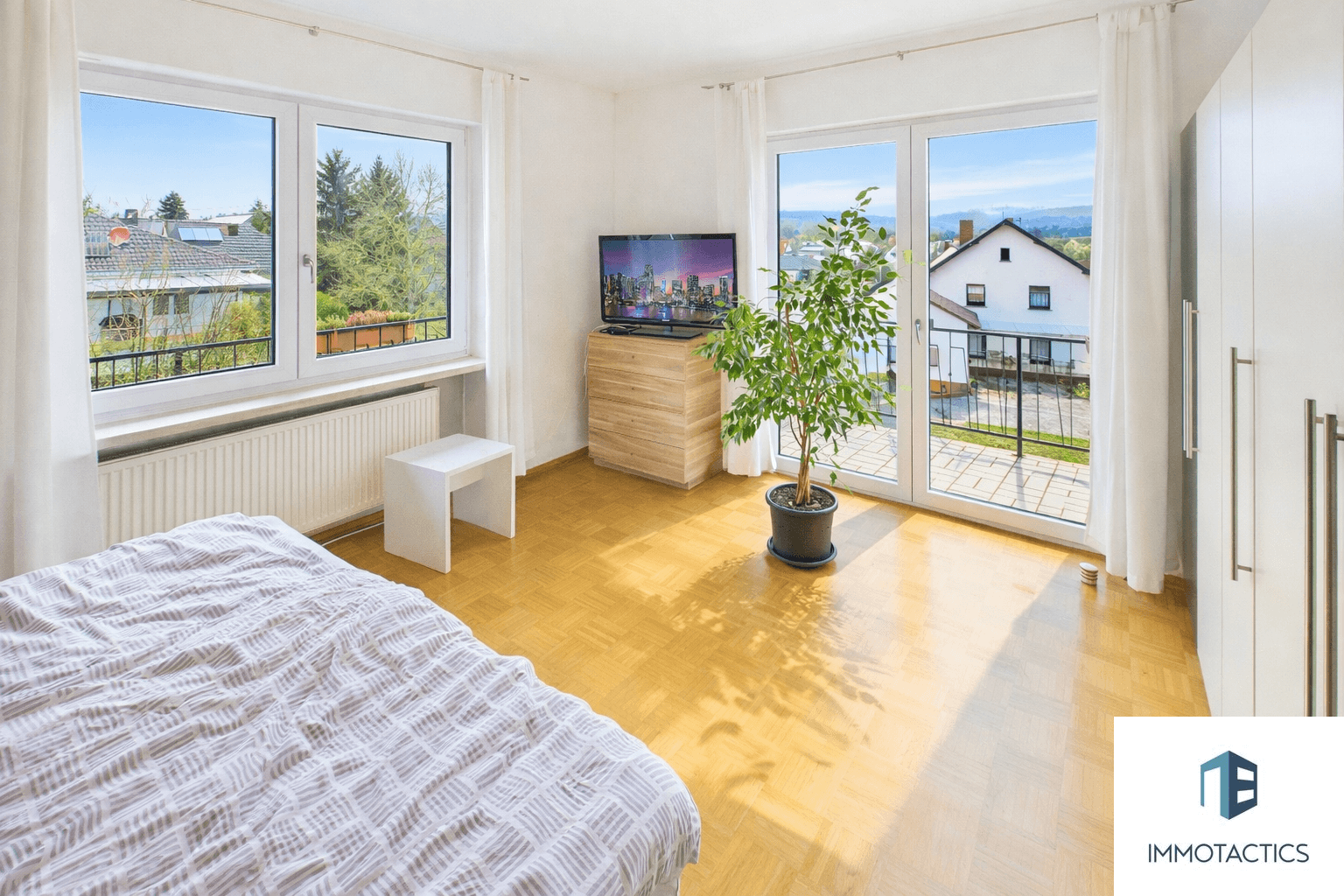 Immobilie in Guldental - Einfamilienhaus mit umlaufendem Balkon und zwei großen Maxi-Garagen und Weitblick in Guldental - Bild 0