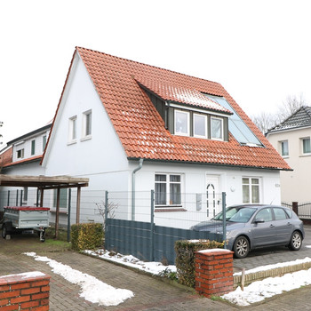 Modernisiertes, gepflegtes Mehrparteienhaus mit 4 Wohnungen und Pkw-Stellplätzen