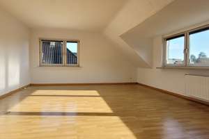 MANNELLA *Zentrale Lage mit Gartennutzung & Garage* Sonnige Dachgeschosswohnung in Troisdorf – Die vollständige Adresse der Immobilie erhältst du vom Anbieter., 53840 Troisdorf – Vorschaubild 12
