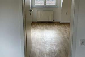 Helle 3-Zimmer-Dachgeschosswohnung mit, Badewanne & optionaler EBK in Wuppertal-Barmen – Die vollständige Adresse der Immobilie erhältst du vom Anbieter., 42281 Barmen, Wuppertal – Vorschaubild 7