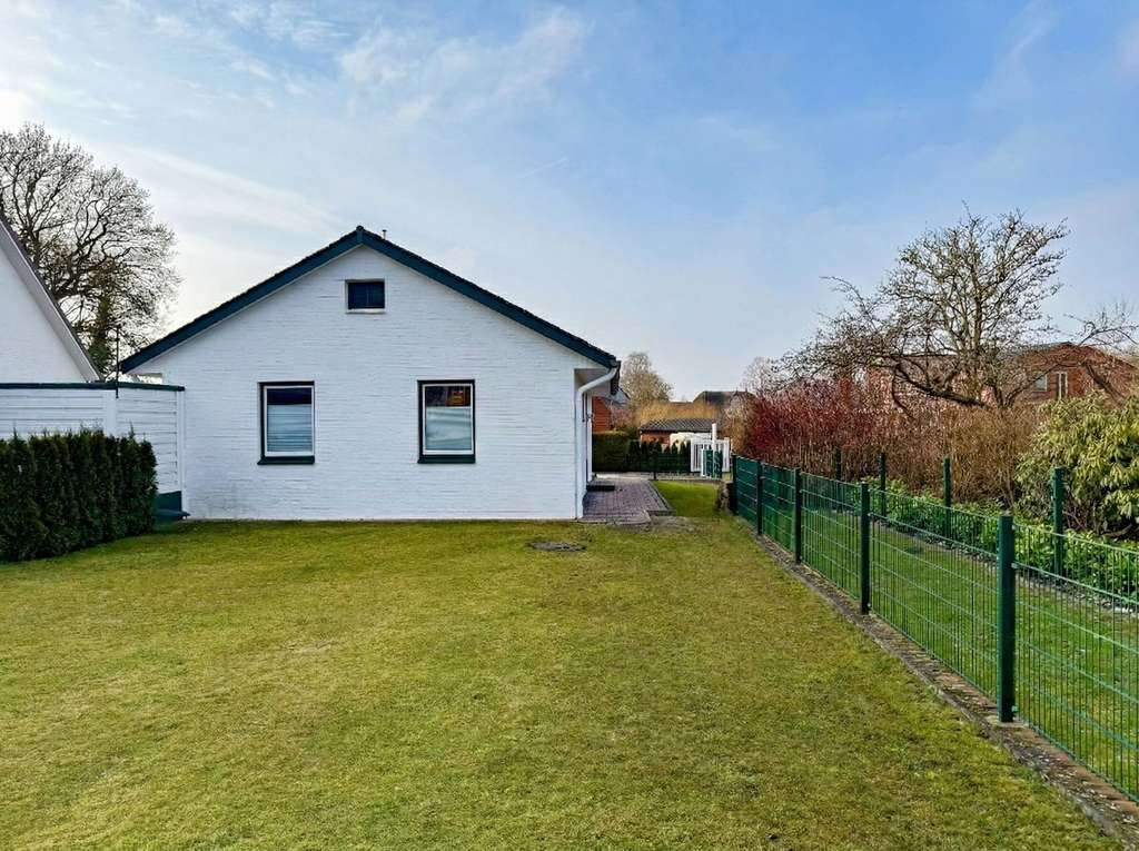 Immobilie in Stapel - Großzügiges Anwesen mit zwei Wohnhäusern - viel Platz für Familie, Generationen oder Arbeiten von... - Bild 1