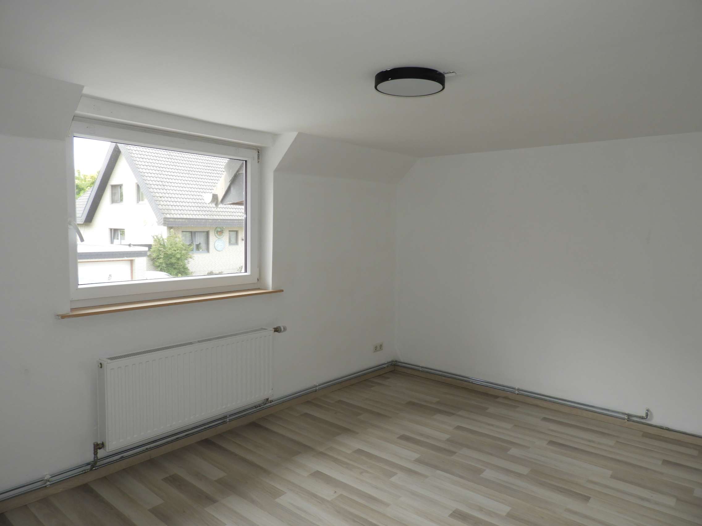 Immobilie in Schellerten - Großes Haus mit neun Zimmer in Oedelum! - Bild 2