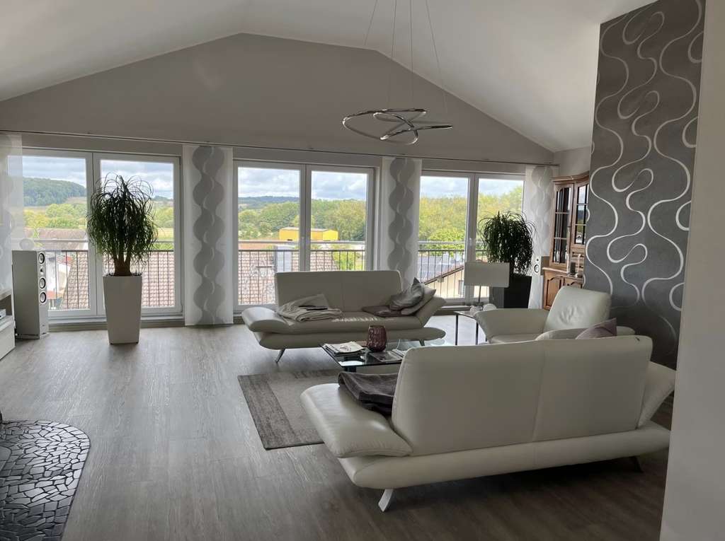 Immobilie in Reiskirchen - 250 qm-Maisonette-Whg, die sich selbst versorgt – und Ihre Energiekosten fast eliminiert.  - Bild 0