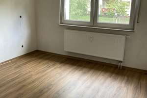 Helle 3,5-Zimmer-Wohnung mit Loggia in Eckenheim zu vermieten – 60435 Eckenheim, Frankfurt am Main – Vorschaubild 3