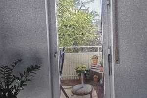 Helle großzügige 2-Zimmer-DG-Wohnung mit Süd-BeiBalkon und Einbauküche in Top-Lage in S-Möhringen – Stuttgart – Vorschaubild 6