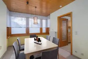 Ihr neues Zuhause: Familienfreundliches Haus mit Garten und Doppelgarage – Schwarzwald-Baar-Kreis – Vorschaubild 8