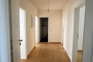 Charmante 3-Zimmer-Altbauwohnung mit Terrasse im Erdgeschoss