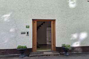 Wer erweckt das Dornröschenhaus zum Leben?! Einfamilienhaus in ruhiger aber doch zentraler Lage! – Die vollständige Adresse der Immobilie erhältst du vom Anbieter., 94227 Zwiesel – Vorschaubild 1