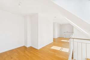 HEGERICH: Stilvolle 2,5-Zimmer-Dachgeschosswohnung mit Galeriepotenzial in München-Waldtrudering! – Die vollständige Adresse der Immobilie erhältst du vom Anbieter., 81827 Waldtrudering, München – Vorschaubild 7