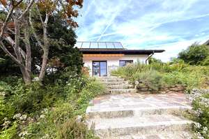 Stilvolles Einfamilienhaus mit großem Naturgarten,  Kamin und hochwertiger Ausstattung