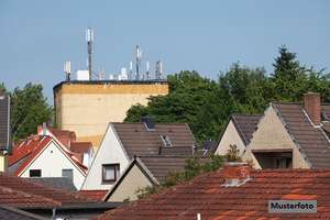 Platz für Alle! Einfamilienhaus nebst Garagen