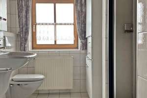 Vielseitiges Wohnhaus mit Anbau, Fernblick und großzügigem Grundstück – Alte Römerstr. 12, 84364 Bad Birnbach – Vorschaubild 26