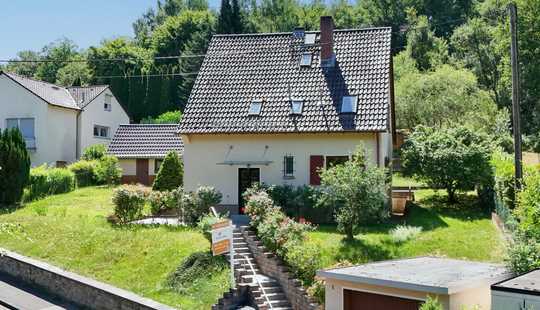 Bild von Wiesbaden-Sonnenberg/Goldsteintal:
Freistehendes Ein-Zweifamilienhaus auf Sonnengrundstück, Erbpach