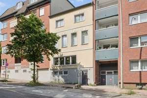 Grundsolides MFH direkt an der TUHH: 3 voll vermietete Einheiten + freier Hof-Bungalow mit Top-Rendi – Die vollständige Adresse der Immobilie erhältst du vom Anbieter., 21073 Harburg (Ortsteil), Hamburg – Vorschaubild 1