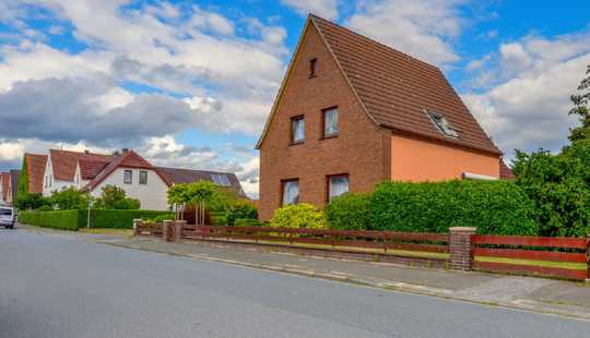 Bild von "Gut aufgeteiltes Zweifamilienhaus mit Doppelgarage und weiteren großartigen Extras in Bremen-